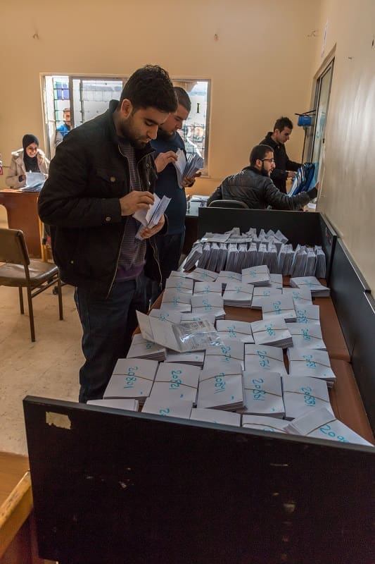 Tens of thousands of Syrian refugees have access to food thanks to WFP e-cards distributed by Islamic Relief Jordan.