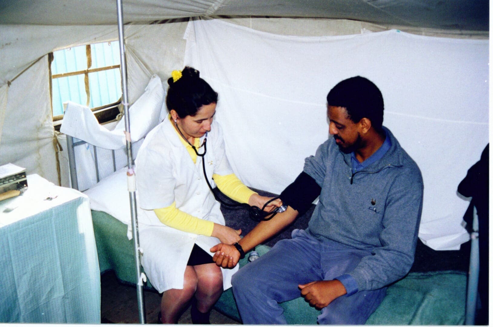 RS7595_Naser Haghamed having medical examination in ingushetia 2000